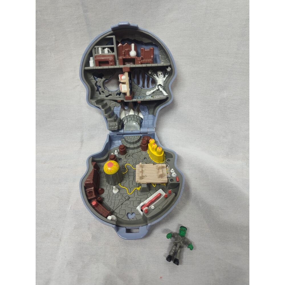 Vtg 1992 Bluebird MIGHTY MAX Escapes from Skull Dungeon Doom Zone